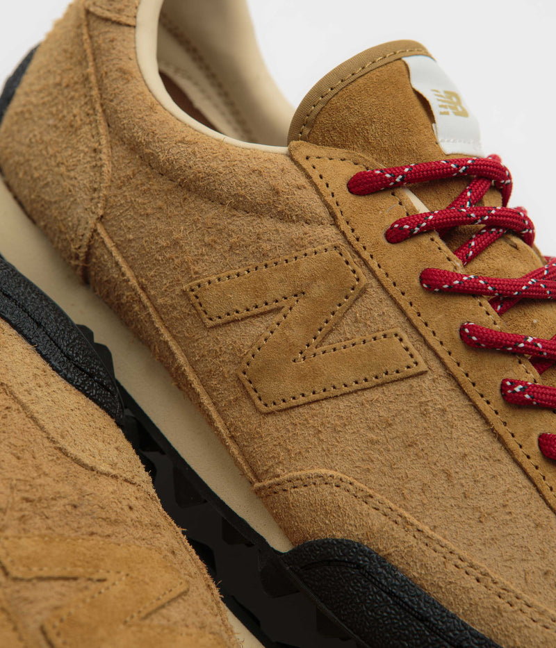 New Balance Gator Run Shoes in Timberwolf