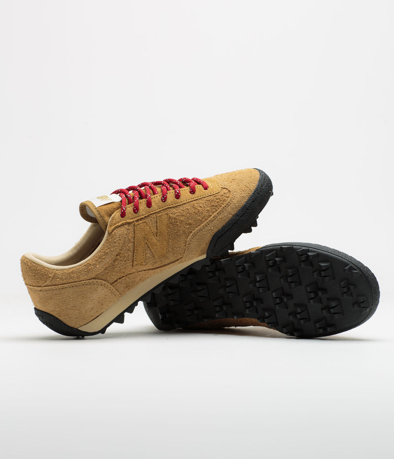 New Balance Gator Run Shoes in Timberwolf